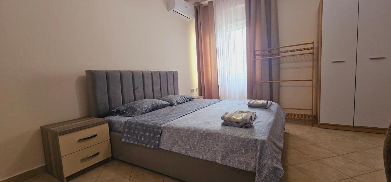New Bazaar Side Bliss 2 Bed Room Apt With Free Garage Tirana Exterior foto
