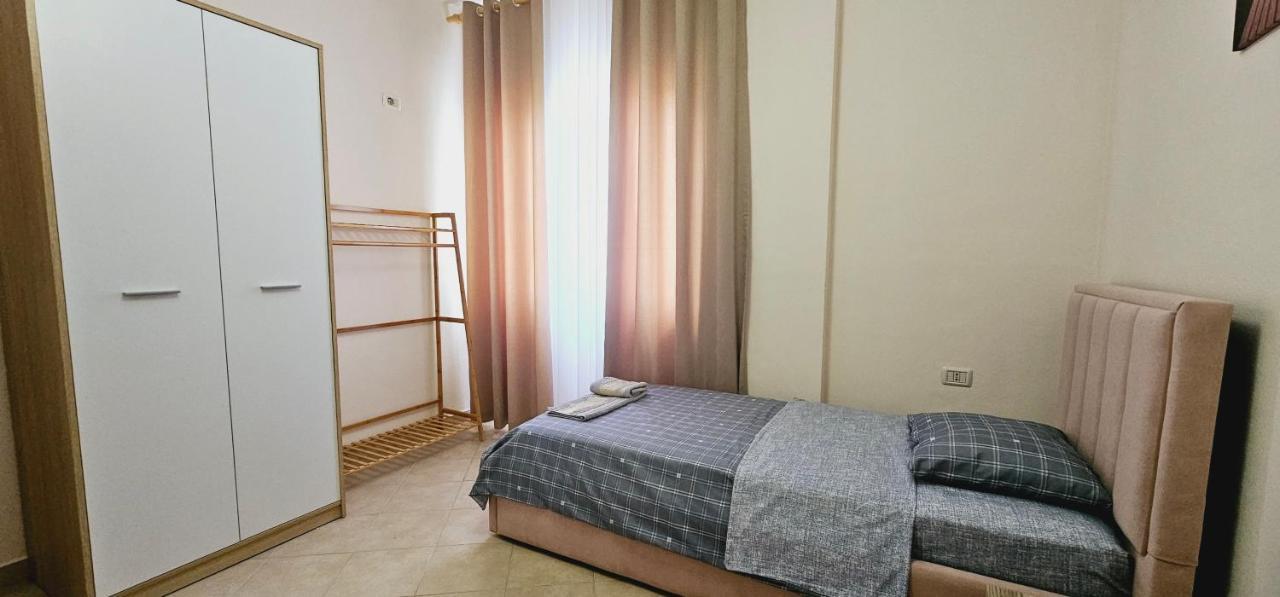 New Bazaar Side Bliss 2 Bed Room Apt With Free Garage Tirana Exterior foto