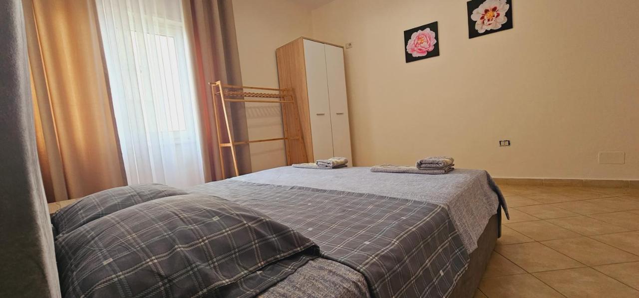 New Bazaar Side Bliss 2 Bed Room Apt With Free Garage Tirana Exterior foto