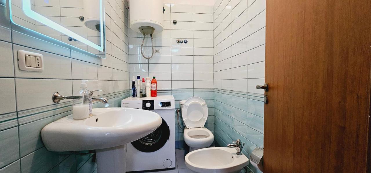 New Bazaar Side Bliss 2 Bed Room Apt With Free Garage Tirana Exterior foto