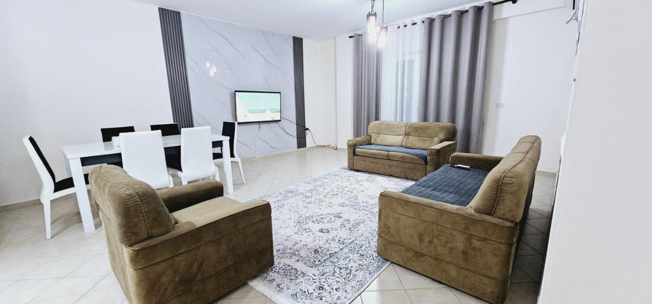New Bazaar Side Bliss 2 Bed Room Apt With Free Garage Tirana Exterior foto