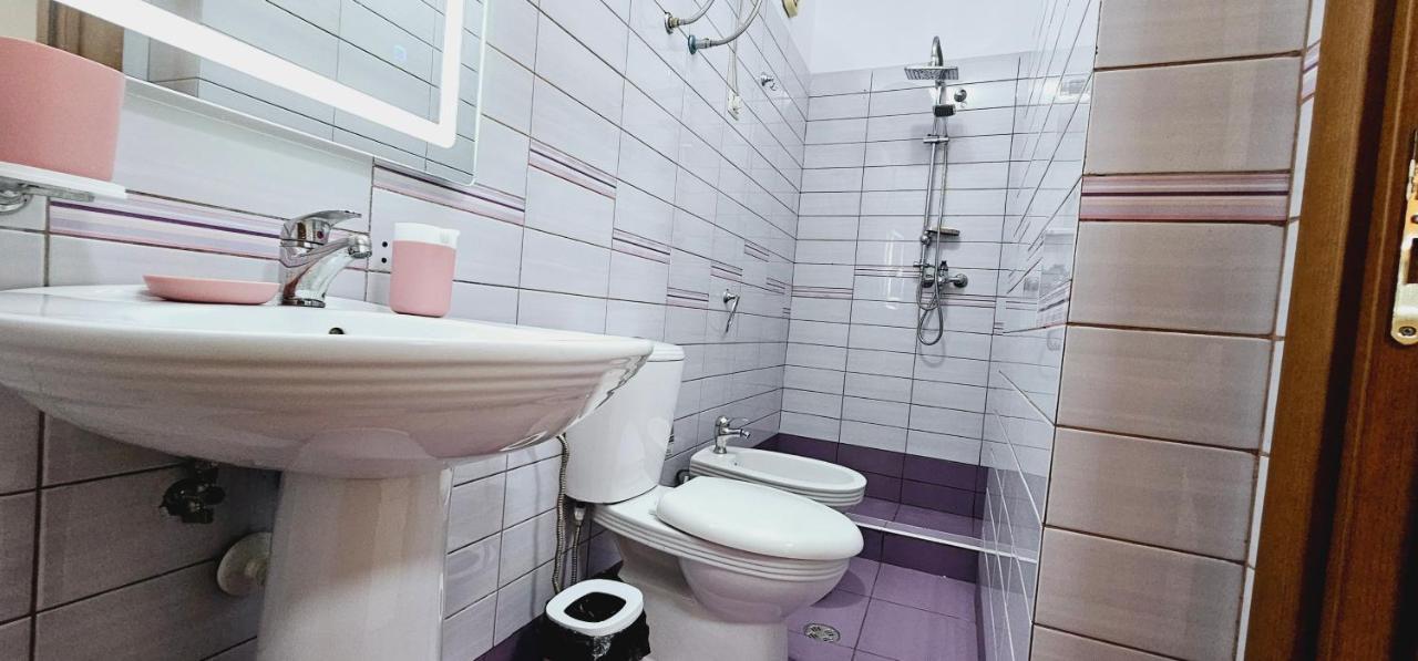 New Bazaar Side Bliss 2 Bed Room Apt With Free Garage Tirana Exterior foto